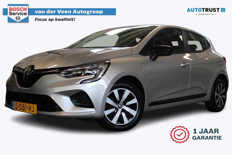 Grijs Gebruikt 2023 Renault Clio V Equilibre Hatchback | € 16.450 (Eerlijke prijs) - Afbeelding 1/4