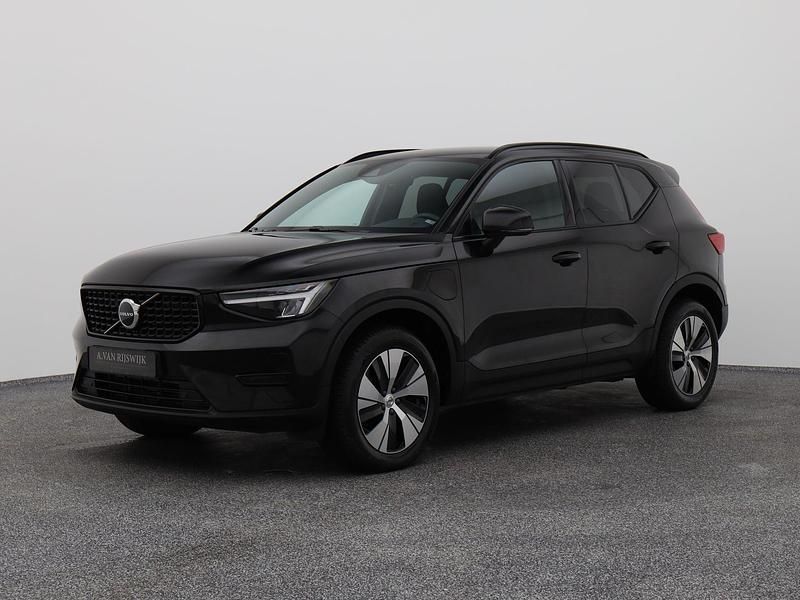 Zwart Gebruikt 2023 Volvo XC40 Plus SUV | € 34.900 (Goede deal) - Afbeelding 1/4