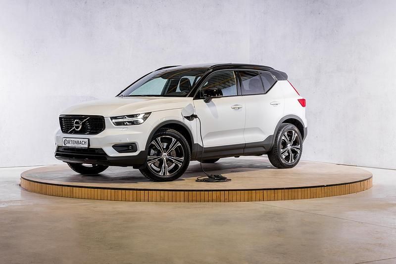 Wit Gebruikt 2021 Volvo XC40 R-Design SUV | € 35.490 (Iets duurder) - Afbeelding 1/4