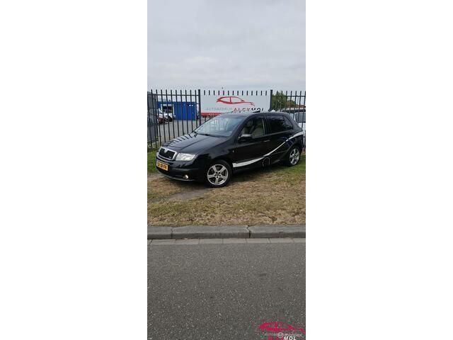 Zwart Gebruikt 2002 Skoda Fabia Elegance Hatchback | € 1.999 (Duur) - Afbeelding 1/4