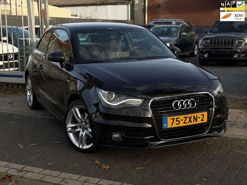 Zwart (metallic) Gebruikt 2013 Audi A1 S-Line Hatchback | € 6.795 (Goede deal) - Afbeelding 1/4