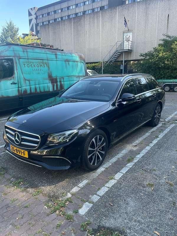 Zwart Gebruikt 2019 Mercedes E300 AMG Stationwagen | € 24.800 - Afbeelding 1/4