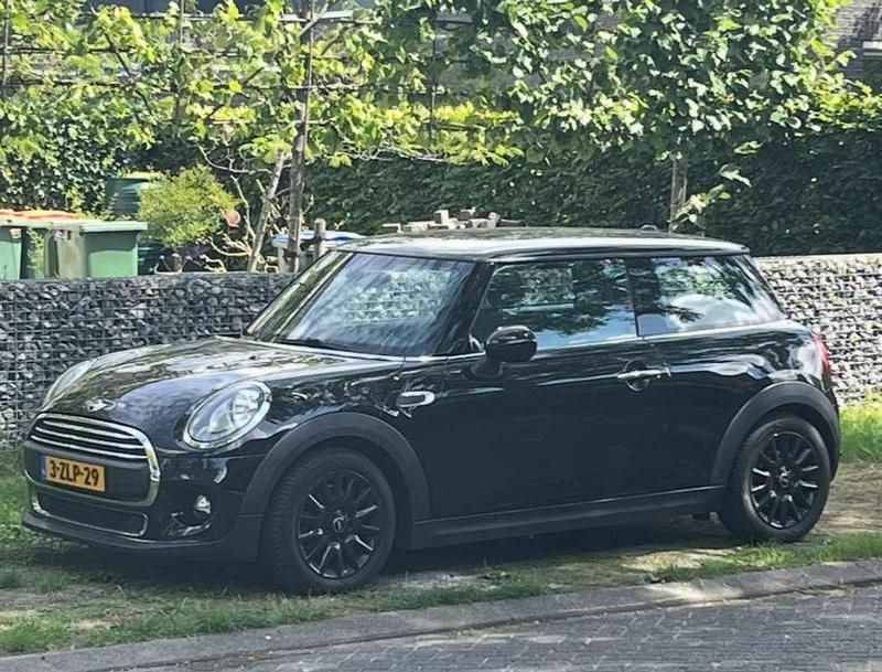 Zwart Gebruikt 2014 Mini ONE Business Hatchback | € 8.950 (Goede deal) - Afbeelding 1/4