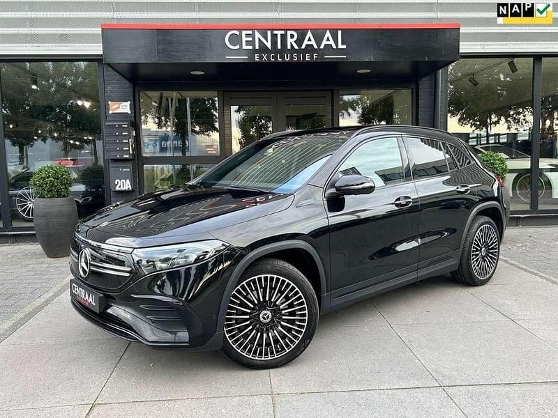 Zwart Gebruikt 2021 Mercedes EQA300 Business SUV | € 29.950 - Afbeelding 1/4