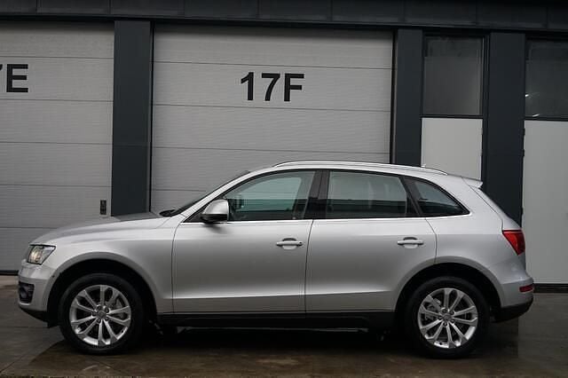 Grijs (metallic) Gebruikt 2009 Audi Q5 Basis SUV | € 6.900 (Super prijs) - Afbeelding 1/4