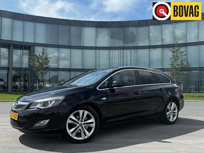 Zwart Occasion 2011 Opel Astra Sport Stationwagen | € 9.880 - Afbeelding 1/4