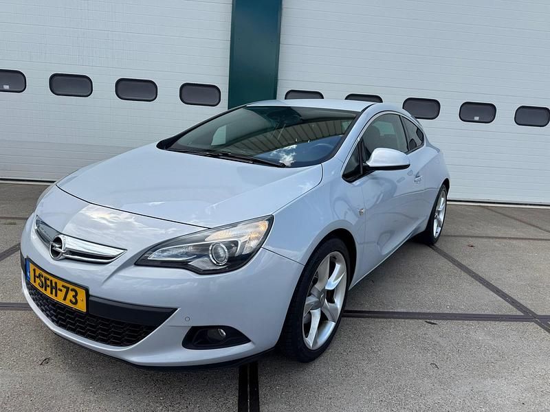 Grijs Gebruikt 2013 Opel Astra Sport Hatchback | € 6.425 (Eerlijke prijs) - Afbeelding 1/4