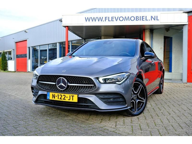 Grijs Gebruikt 2021 Mercedes CLA250 Business Sedan | € 32.850 (Iets duurder) - Afbeelding 1/4