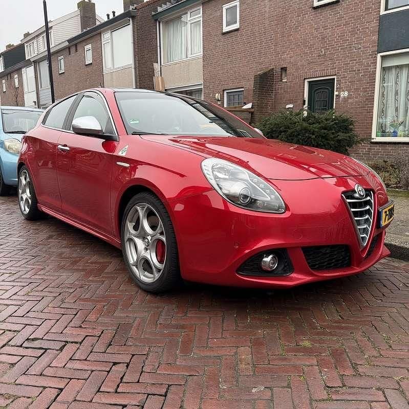 Occasion Alfa Romeo Giulietta Turismo 170 PK (125 kW) 2015 Rood Hatchback
