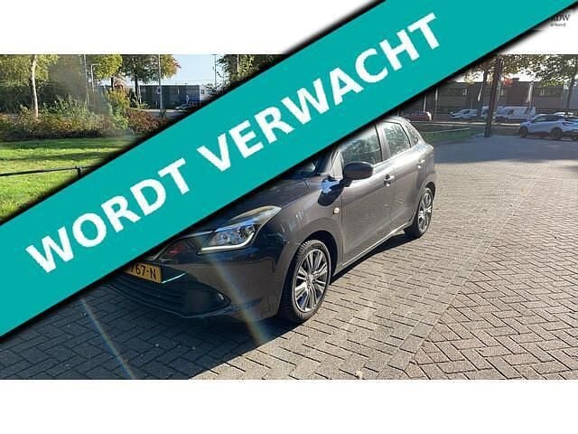 Grijs (metallic) Gebruikt 2016 Suzuki Baleno Exclusive Hatchback | € 9.995 (Eerlijke prijs) - Afbeelding 1/4