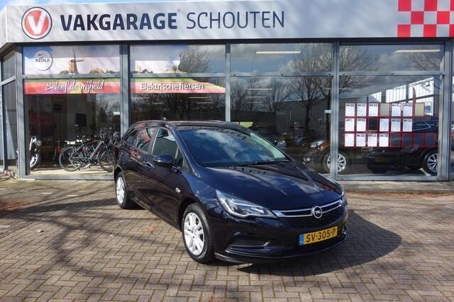 Blauw, metallic lak Gebruikt 2018 Opel Astra Edition Stationwagen | € 12.950 (Duur) - Afbeelding 1/4