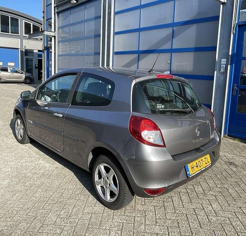 Occasion Renault Clio II Authentique 75 PK (55 kW) 2011 Grijs Hatchback