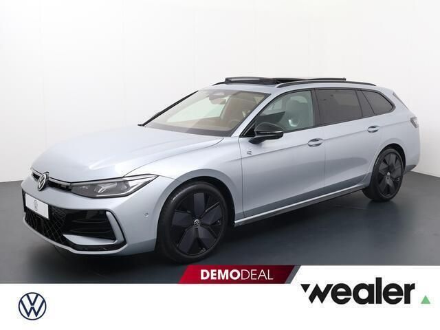 Zilver Gebruikt 2024 VW Passat Business Stationwagen | € 48.840 - Afbeelding 1/4