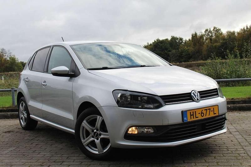 Grijs Gebruikt 2015 VW Polo Hatchback | € 5.100 (Eerlijke prijs) - Afbeelding 1/4
