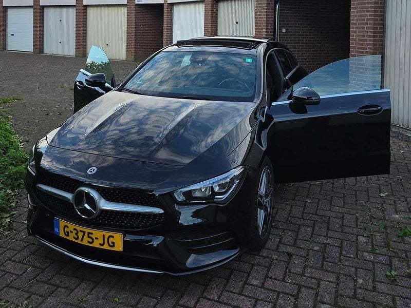 Zwart Occasion 2019 Mercedes CLA180 AMG Sedan | € 25.000 (Super prijs) - Afbeelding 1/4