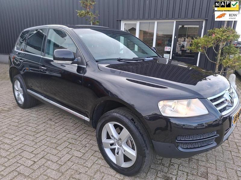 Zwart (metallic) Gebruikt 2006 VW Touareg SUV | € 5.500 - Afbeelding 1/4