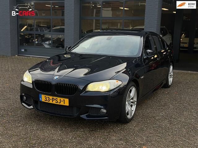 Zwart Gebruikt 2011 BMW 528 M Sport Sedan | € 8.999 (Goede deal) - Afbeelding 1/4