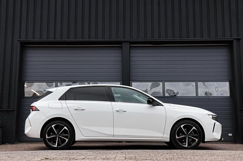 Occasion Opel Astra Elegance 131 PK (96 kW) 2023 Wit Hatchback