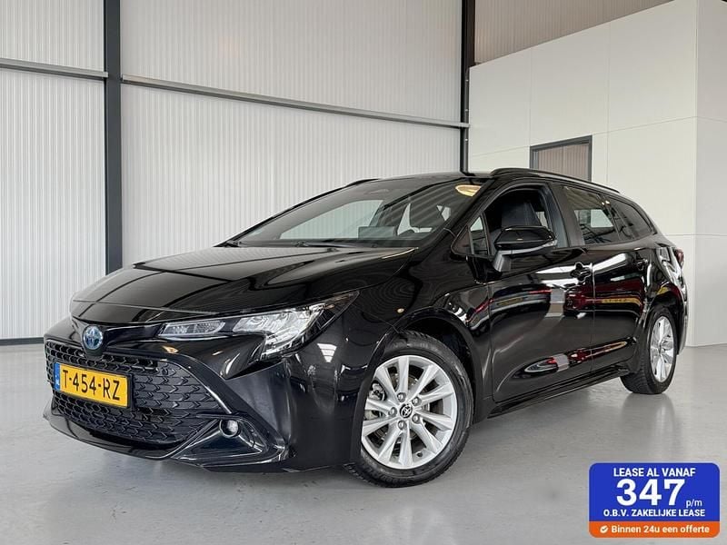 Zwart Gebruikt 2023 Toyota Corolla Active Stationwagen | € 25.950 (Eerlijke prijs) - Afbeelding 1/4