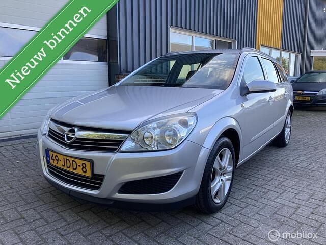 Grijs Gebruikt 2009 Opel Astra Essentia Stationwagen | € 3.450 (Iets duurder) - Afbeelding 1/4