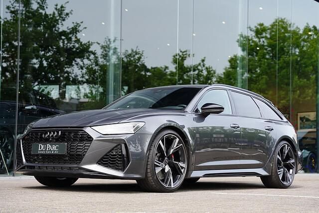 Grijs Gebruikt 2023 Audi RS6 S-Line Stationwagen | € 126.888 - Afbeelding 1/4