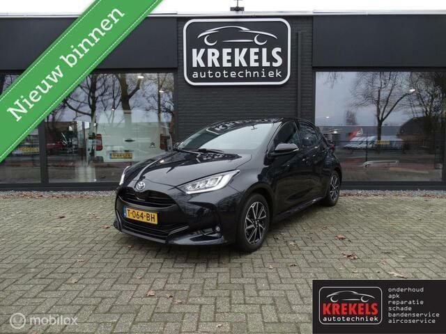Zwart Gebruikt 2022 Toyota Yaris Team Hatchback | € 21.745 (Eerlijke prijs) - Afbeelding 1/4