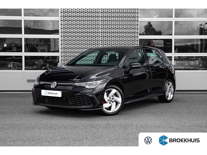 Zwart Gebruikt 2023 VW Golf VIII GTE Hatchback | € 30.845 (Eerlijke prijs) - Afbeelding 1/4