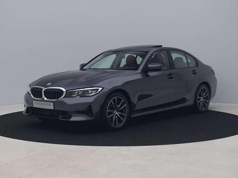Grijs Gebruikt 2022 BMW 320 Sport Line Sedan | € 33.700 (Super prijs) - Afbeelding 1/4