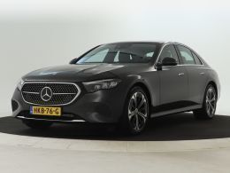 Grafietgrijs metallic Gebruikt 2023 Mercedes E300 Luxury Sedan | € 57.950 (Eerlijke prijs) - Afbeelding 1/3