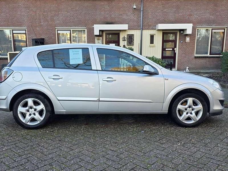 Occasion Opel Astra Business 90 PK (66 kW) 2007 Zilver Hatchback