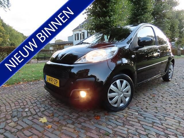 Zwart Gebruikt 2014 Peugeot 107 Access Hatchback | € 4.950 (Iets duurder) - Afbeelding 1/4