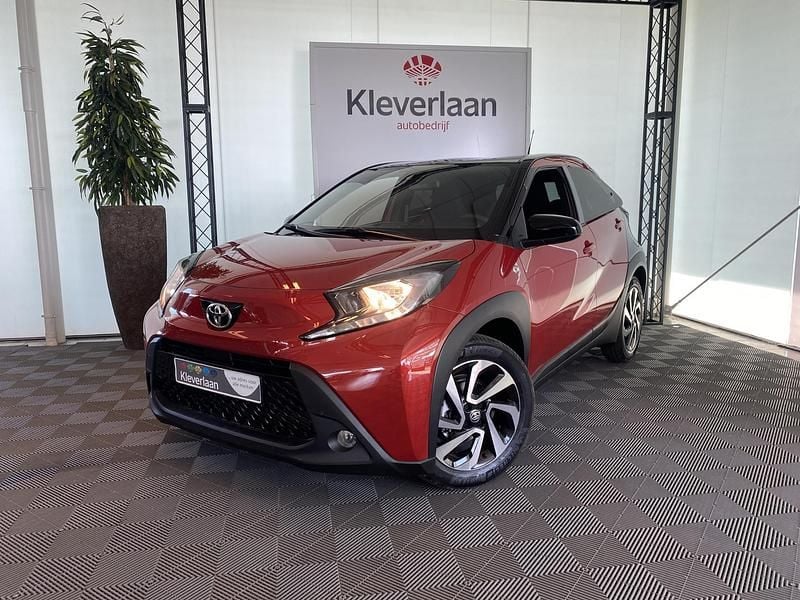 Blauw Gebruikt 2024 Toyota Aygo Pulse Hatchback | € 20.995 (Iets duurder) - Afbeelding 1/3