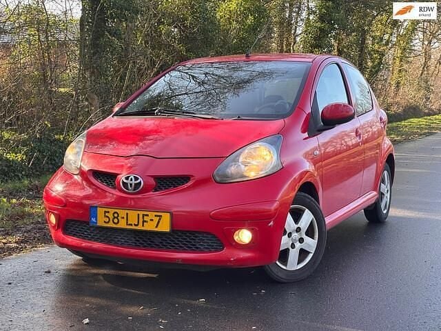 Occasion Toyota Aygo Sport 68 PK (50 kW) 2008 Rood Hatchback