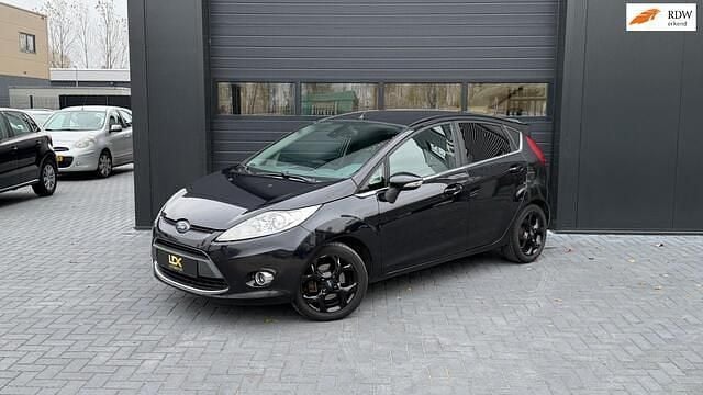 Zwart Gebruikt 2010 Ford Fiesta Ghia Hatchback | € 4.750 (Goede deal) - Afbeelding 1/4
