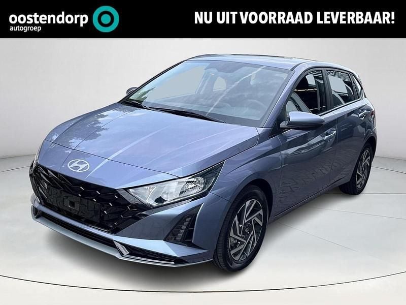 Meta blue pearl blauw Nieuw 2025 Hyundai i20 Comfort Hatchback | € 26.390 (Eerlijke prijs) - Afbeelding 1/4