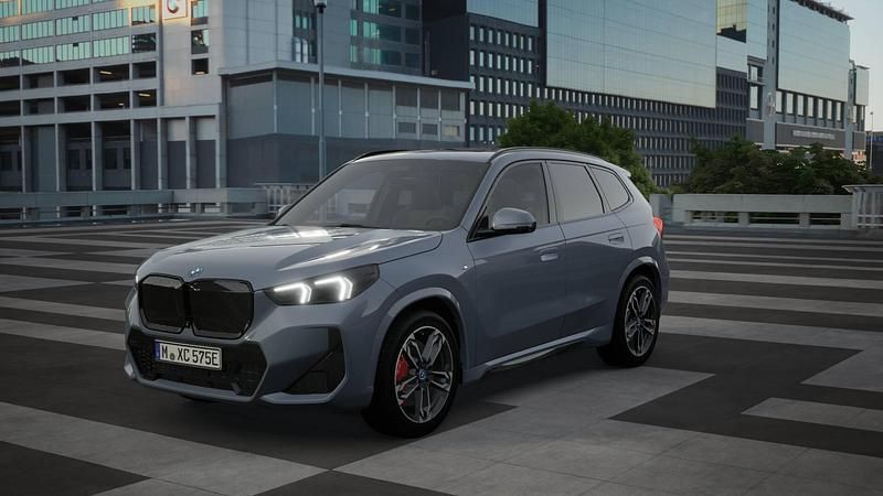 Grijs Gebruikt 2024 BMW iX1 Comfort Edition SUV | € 64.710 - Afbeelding 1/4