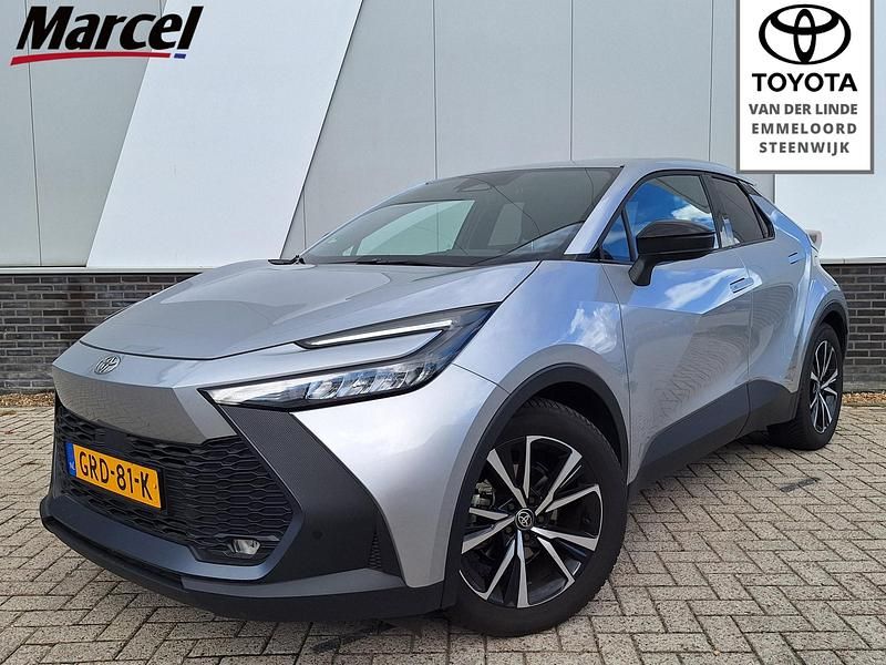 Grijs Occasion 2024 Toyota C-HR SUV | € 31.850 (Eerlijke prijs) - Afbeelding 1/3