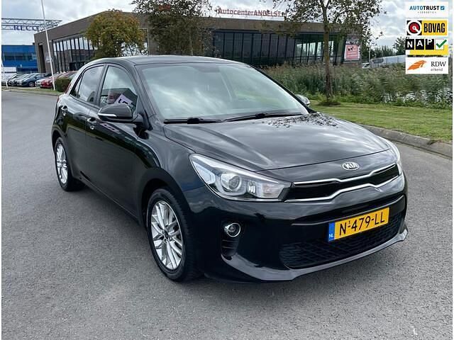 Zwart Gebruikt 2017 Kia Rio Hatchback | € 9.950 (Eerlijke prijs) - Afbeelding 1/4