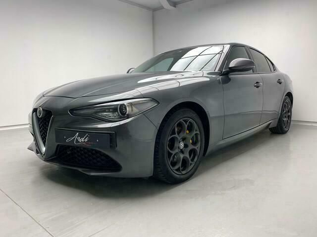 Grijs Gebruikt 2018 Alfa Romeo Giulia Sedan | € 22.950 (Duur) - Afbeelding 1/4