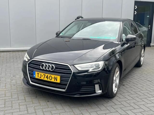 Zwart Gebruikt 2018 Audi A3 Sportback Sport Hatchback | € 14.400 (Eerlijke prijs) - Afbeelding 1/4