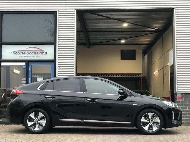 Occasion Hyundai Ioniq Premium 88 kW (120 PK) 2018 Zwart Hatchback