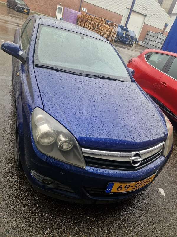 Blauw Gebruikt 2005 Opel Astra GTC Sedan | € 799 (Eerlijke prijs) - Afbeelding 1/4