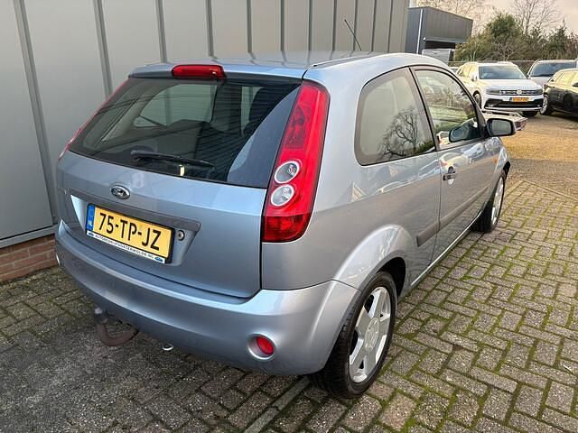 Occasion Ford Fiesta Futura 69 PK (50 kW) 2006 Blauw (metallic) Hatchback