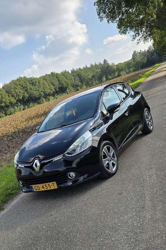 Zwart Gebruikt 2015 Renault Clio IV Night&Day Hatchback | € 5.950 (Eerlijke prijs) - Afbeelding 1/4