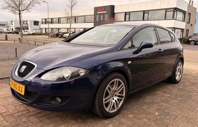 Blauw Gebruikt 2007 Seat Leon Hatchback | € 2.449 (Eerlijke prijs) - Afbeelding 1/4