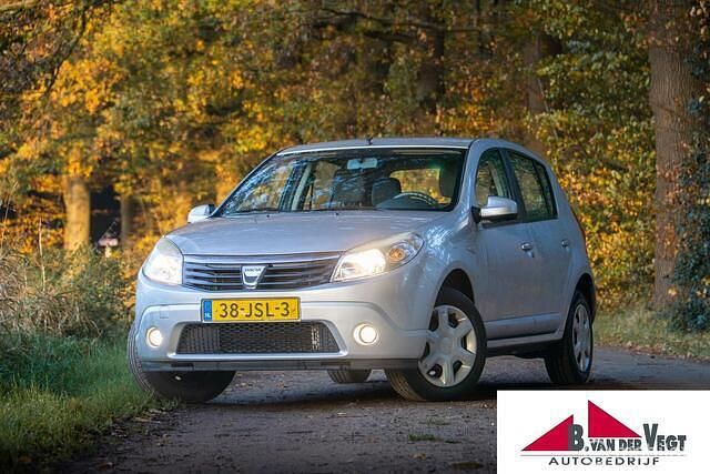 Grijs Gebruikt 2009 Dacia Sandero Lauréate Hatchback | € 2.950 (Duur) - Afbeelding 1/4