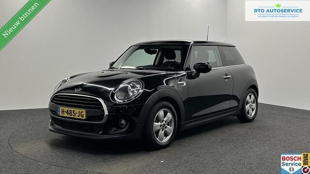 Zwart Occasion 2020 Mini Cooper Pepper Hatchback | € 13.500 (Goede deal) - Afbeelding 1/4
