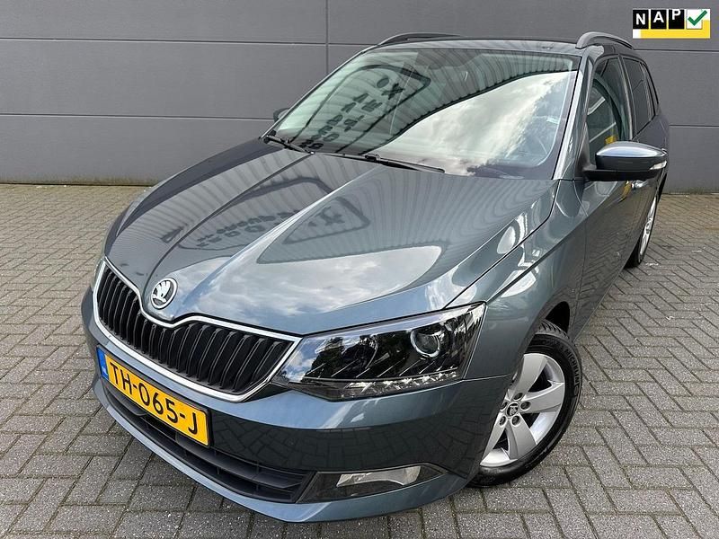 Grijs Occasion 2018 Skoda Fabia Style Stationwagen | € 8.999 (Goede deal) - Afbeelding 1/4