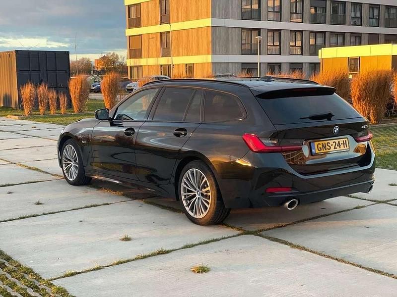 Zwart Gebruikt 2022 BMW 320 Stationwagen | € 34.200 (Eerlijke prijs) - Afbeelding 1/4
