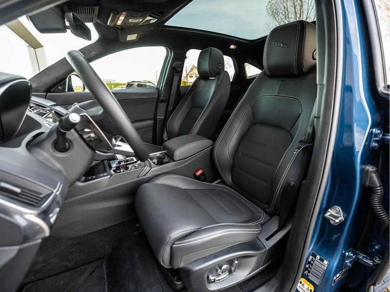 Occasion Jaguar E-Pace R-Dynamic 309 PK (227 kW) 2025 Blauw, metallic lak SUV
